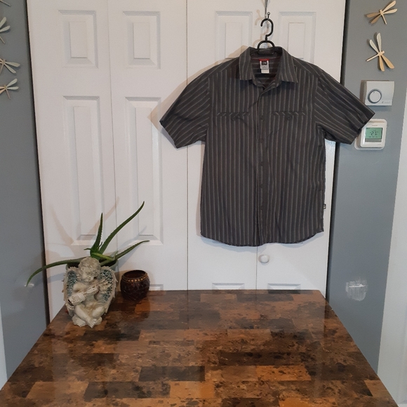 The North Face Men's Button-down Shirt - Picture 2 of 9